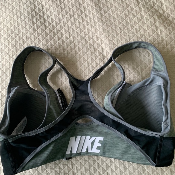 Nike Dri-Fit high support padded zip-front sports bra - Picture 4 of 4